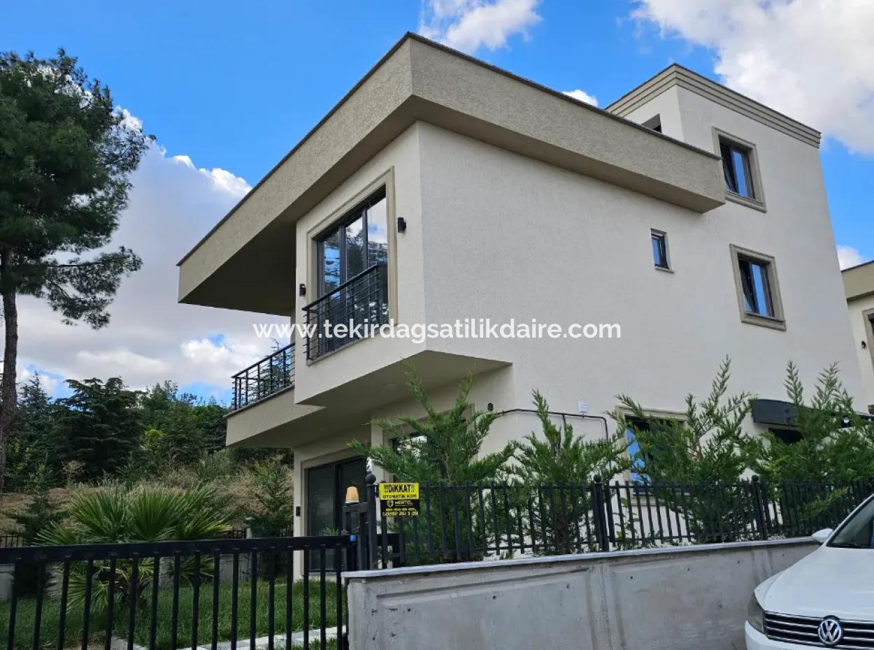 Ultra Luxury Villa In A 320 M2 Plot For Sale Opposite Tekirdag Değirmenalti Ted College