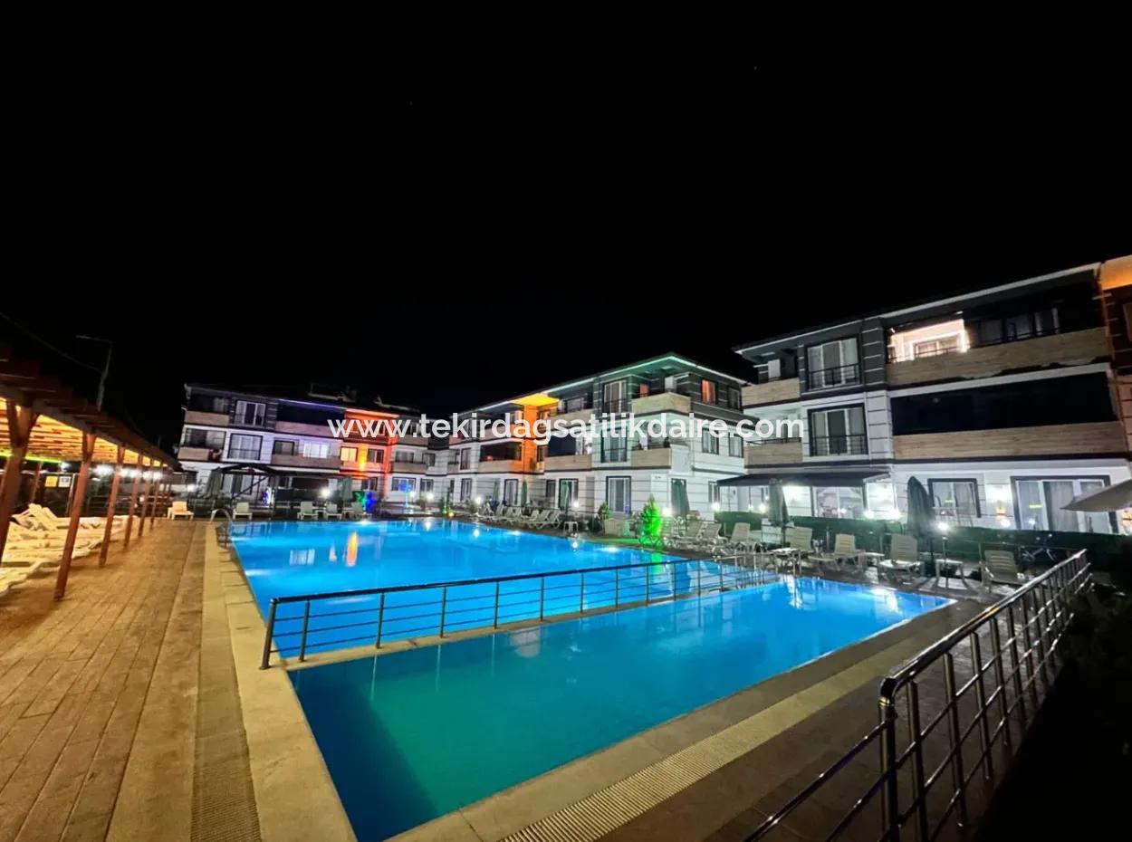 Kumbağ Tatil Köyünde Satılık Havuzlu Site İcinde 2+1 Denize Yakın Daire