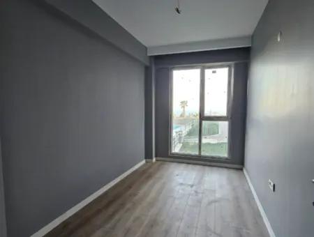 Topagaçta Satılık Havuz Cepheli 135 M2 3+1 0 Daire