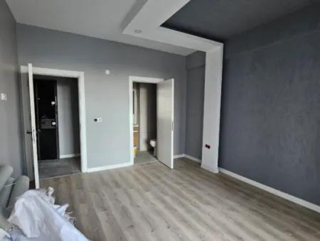 Topagaçta Satılık Havuz Cepheli 135 M2 3+1 0 Daire