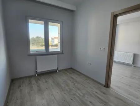 Kumbağ Tatil Köyünde Satılık Havuzlu Site İcinde 2+1 Denize Yakın Daire